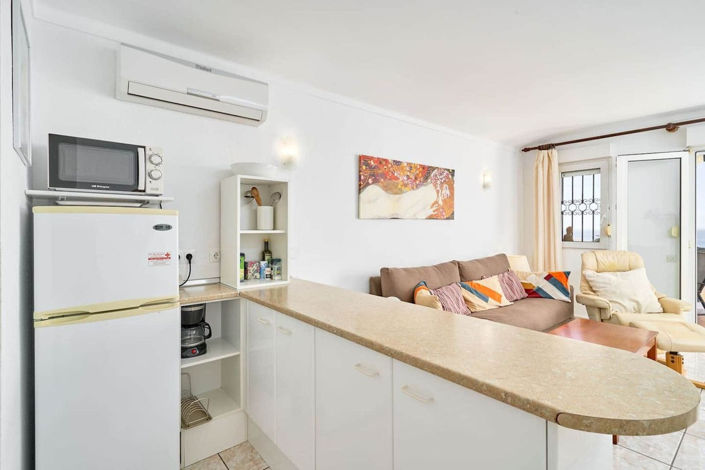 Image No.10-1 Bed Property for sale