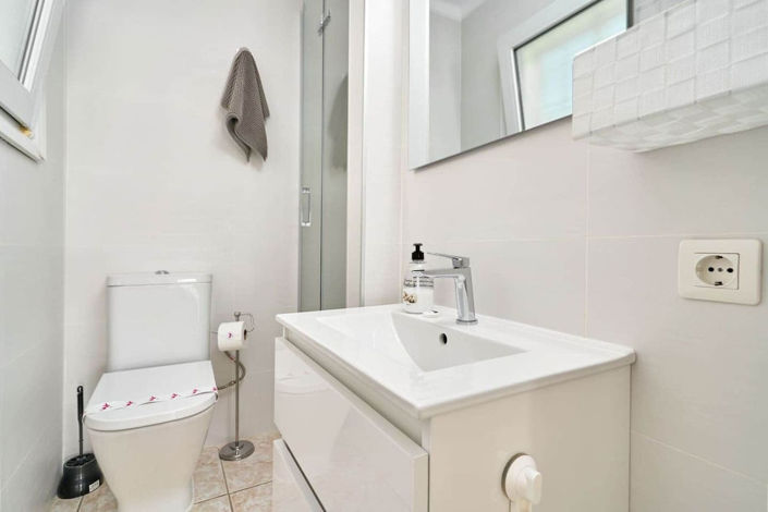 Image No.18-1 Bed Property for sale