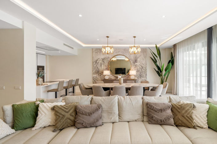 Image No.17-4 Bed Property for sale