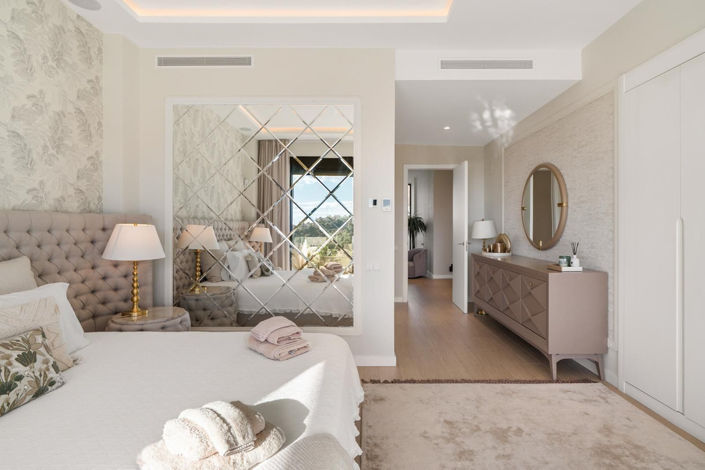 Image No.4-4 Bed Property for sale