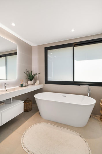 Image No.6-4 Bed Property for sale