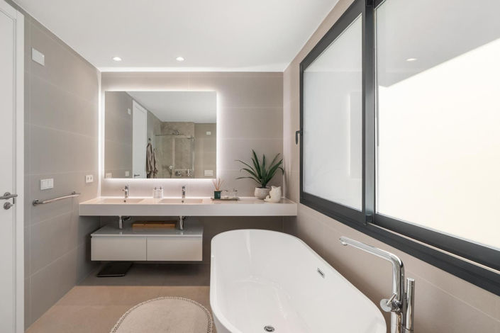 Image No.8-4 Bed Property for sale