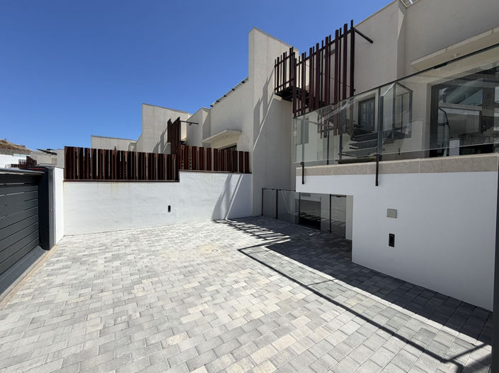 Image No.27-3 Bed Property for sale