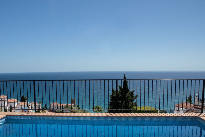 Image No.10-5 Bed Property for sale
