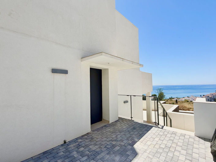 Image No.20-3 Bed Property for sale