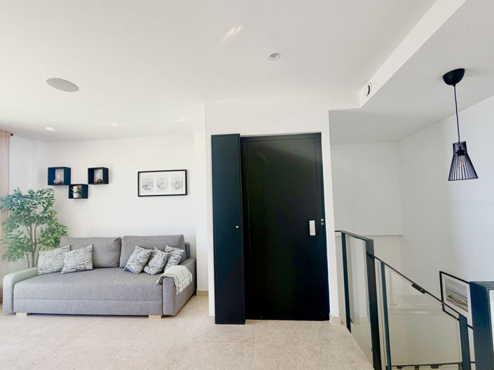 Image No.5-3 Bed Property for sale