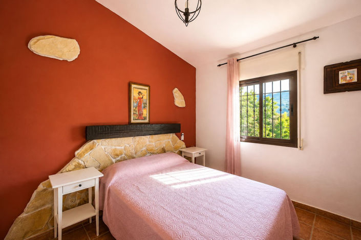 Image No.19-3 Bed Property for sale