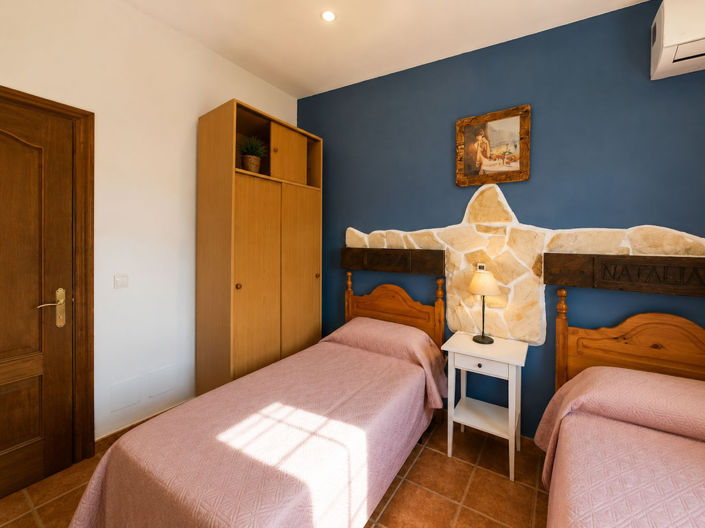 Image No.20-3 Bed Property for sale