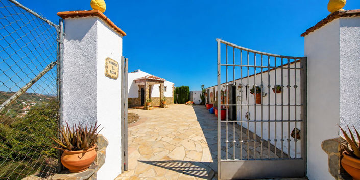 Image No.24-3 Bed Property for sale
