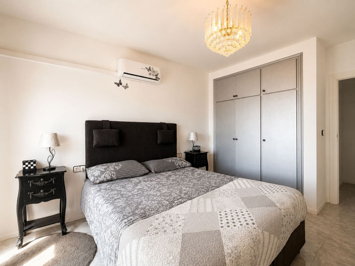 Image No.17-2 Bed Property for sale