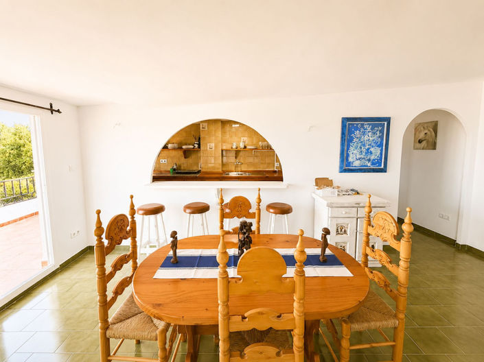 Image No.10-2 Bed Property for sale