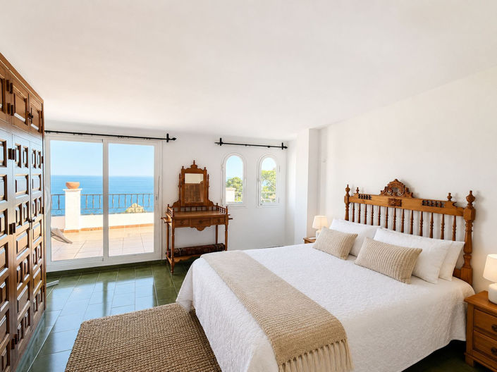Image No.11-2 Bed Property for sale