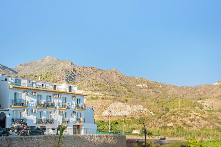 Image No.16-2 Bed Property for sale