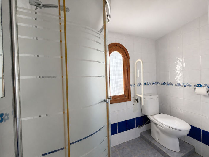 Image No.17-2 Bed Property for sale
