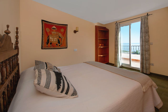 Image No.8-2 Bed Property for sale
