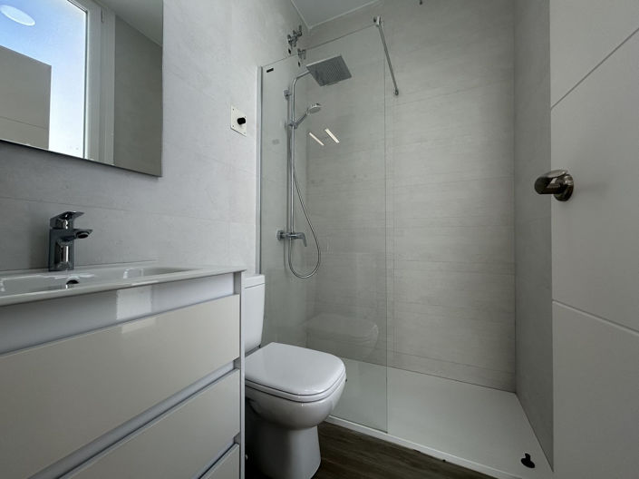 Image No.12-3 Bed Property for sale