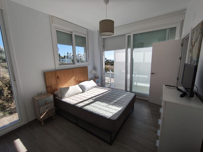 Image No.13-3 Bed Property for sale