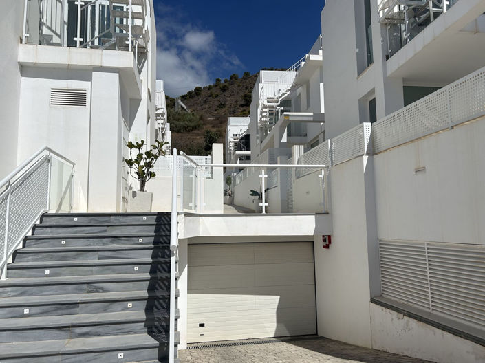 Image No.20-3 Bed Property for sale