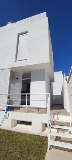 Image No.24-3 Bed Property for sale