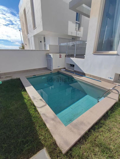 Image No.8-3 Bed Property for sale
