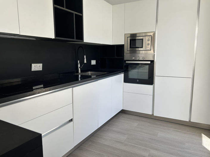 Image No.8-3 Bed Property for sale