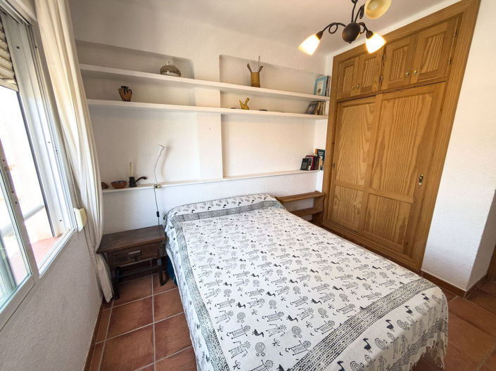 Image No.10-2 Bed Property for sale