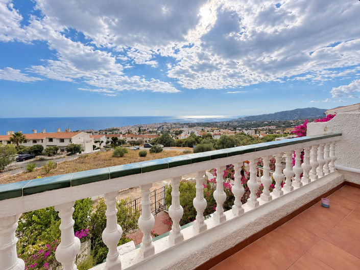 Image No.10-2 Bed Property for sale