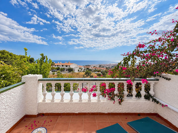 Image No.18-2 Bed Property for sale