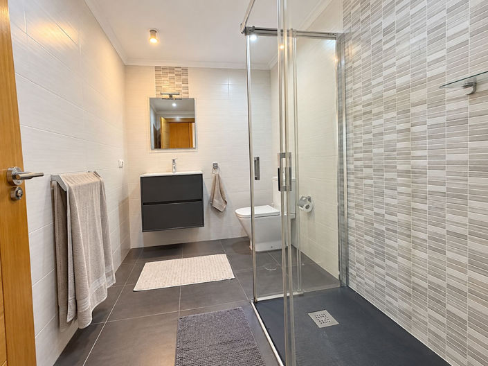 Image No.25-2 Bed Property for sale