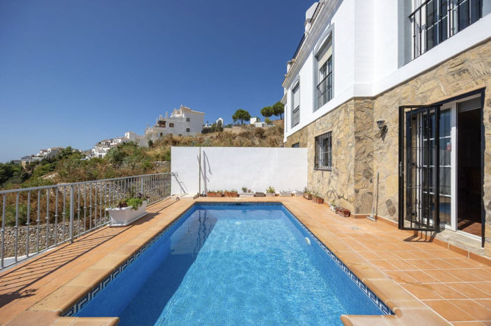 Image No.13-3 Bed Property for sale