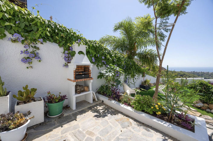 Image No.17-3 Bed Property for sale