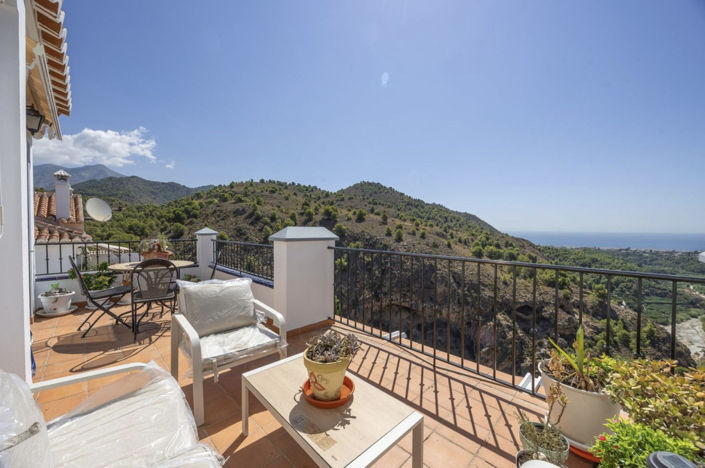 Image No.18-3 Bed Property for sale