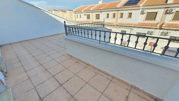 Image No.20-3 Bed Townhouse for sale