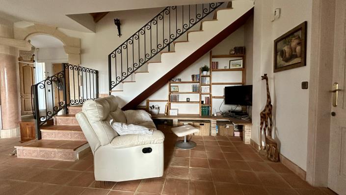 Image No.15-8 Bed Mansion for sale