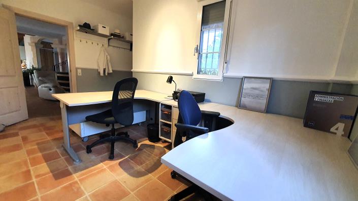 Image No.25-8 Bed Mansion for sale