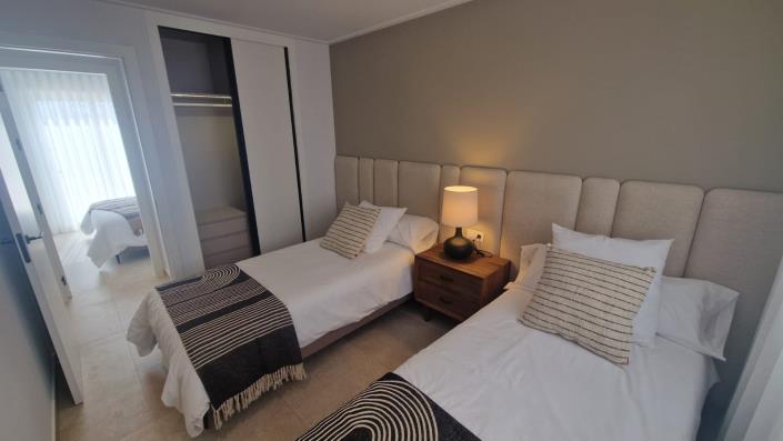 Image No.12-3 Bed Townhouse for sale