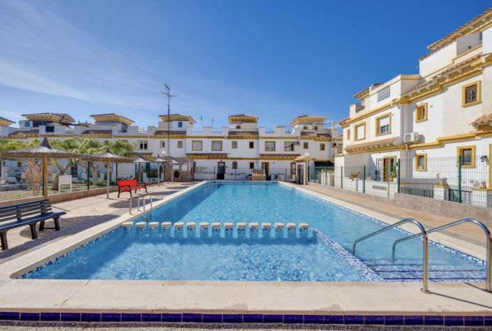 Image No.26-3 Bed Townhouse for sale