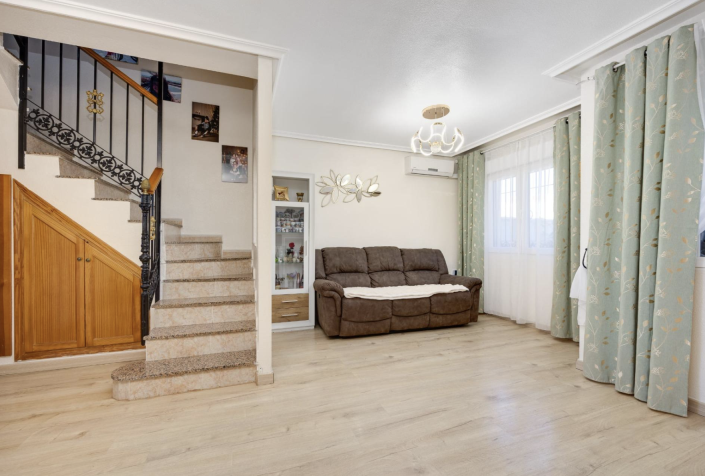 Image No.6-3 Bed Townhouse for sale