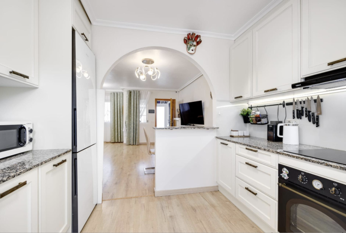 Image No.10-3 Bed Townhouse for sale