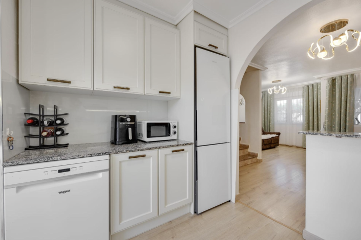 Image No.13-3 Bed Townhouse for sale