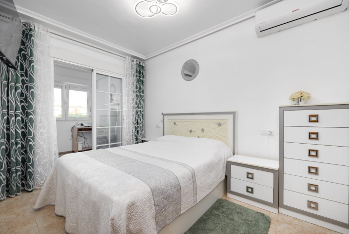 Image No.15-3 Bed Townhouse for sale