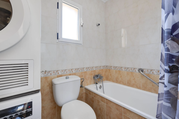 Image No.19-3 Bed Townhouse for sale