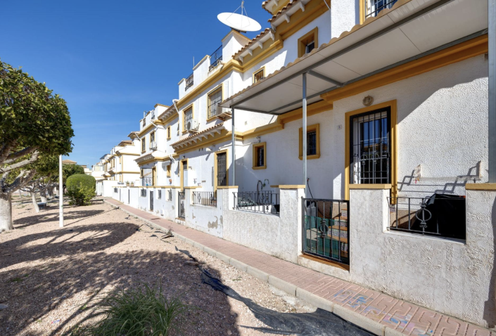 Image No.24-3 Bed Townhouse for sale