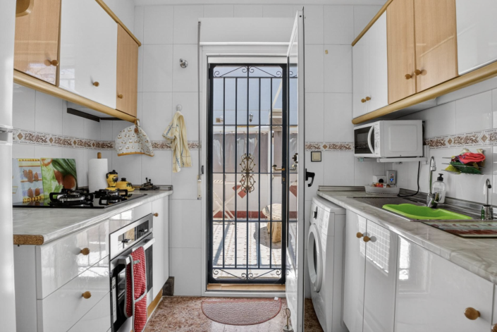 Image No.14-3 Bed Townhouse for sale