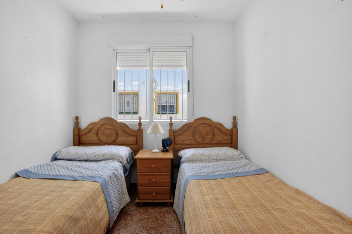 Image No.19-3 Bed Townhouse for sale