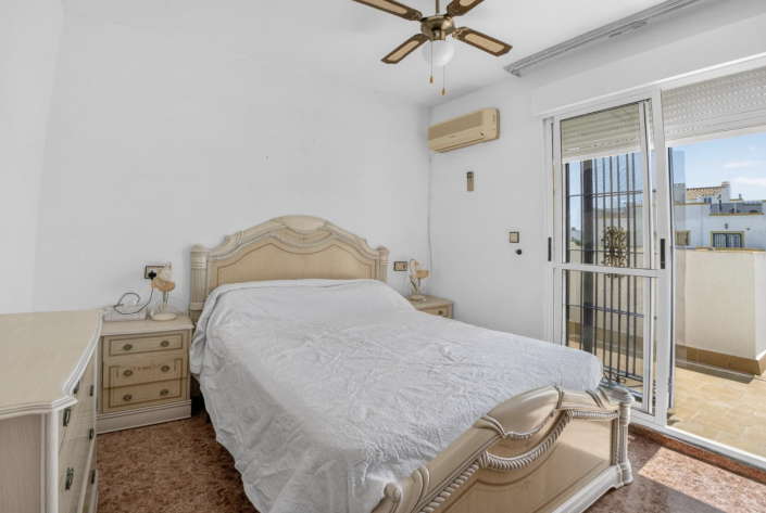 Image No.21-3 Bed Townhouse for sale