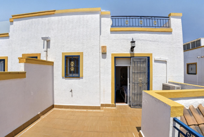 Image No.25-3 Bed Townhouse for sale