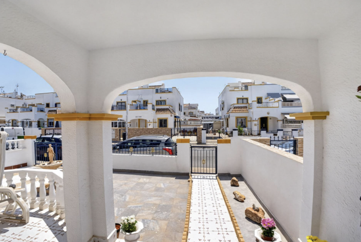 Image No.31-3 Bed Townhouse for sale