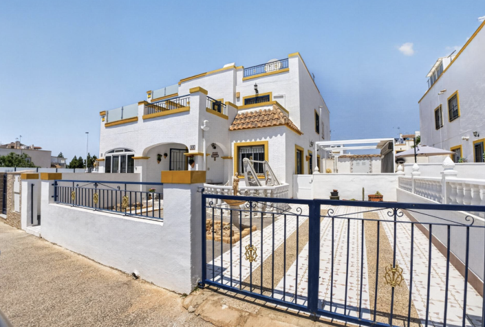 Image No.35-3 Bed Townhouse for sale