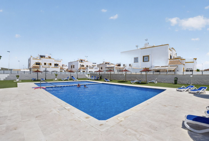 Image No.37-3 Bed Townhouse for sale